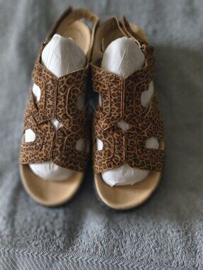 Clarks Merliah Lilac Sandals Shoes Womens Size 10M Cheetah Print Summer Casual